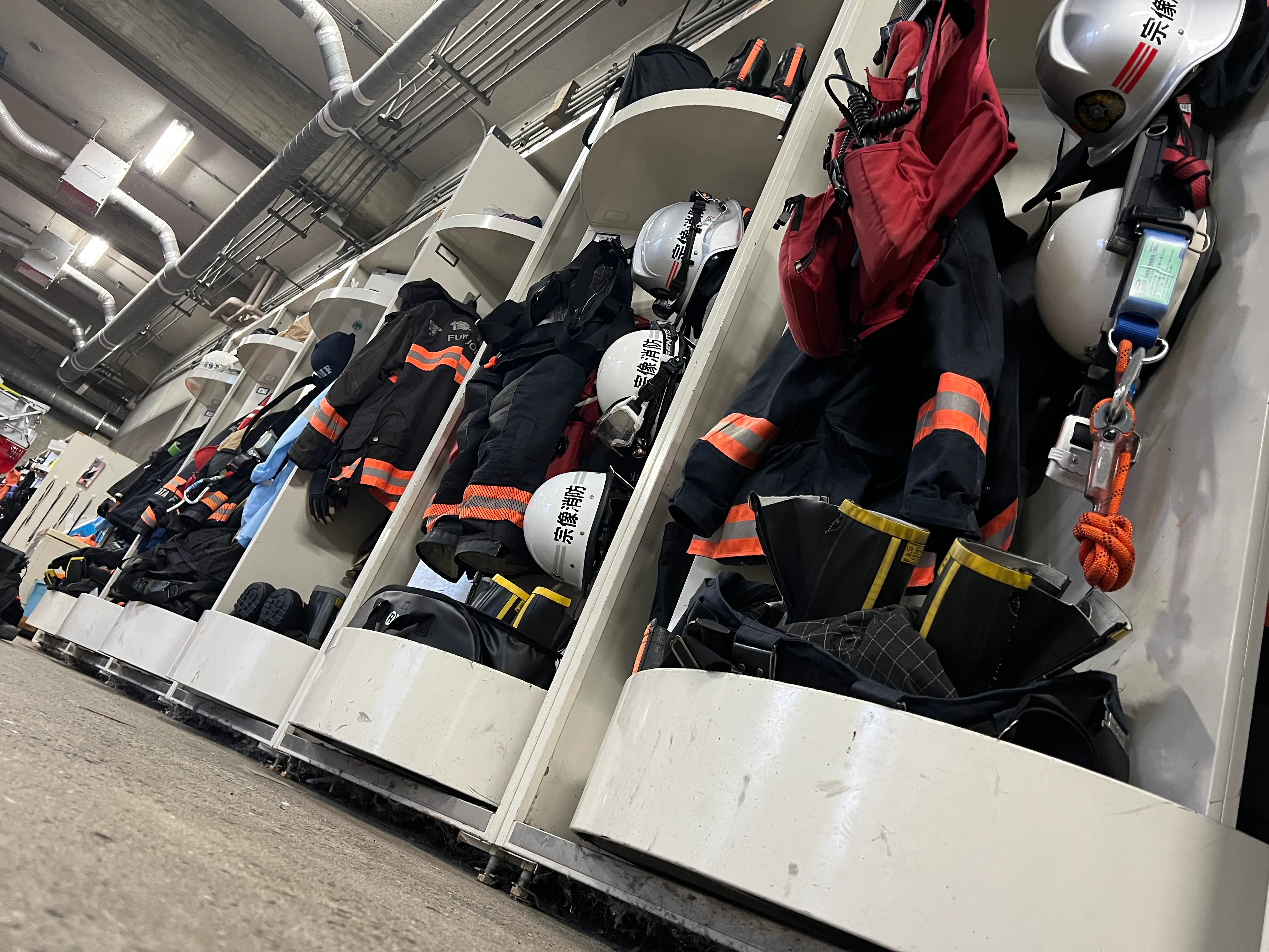 防火衣ロッカーの写真